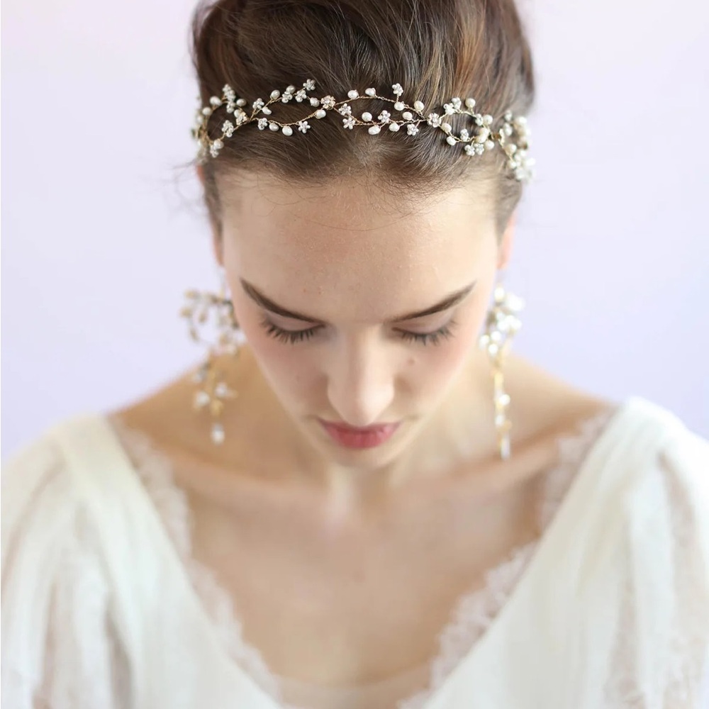 Elegant Silver and Pearl Bridal hair accessory